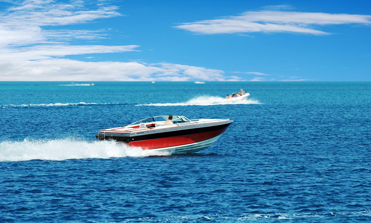 motorboot fahren auf dem meer